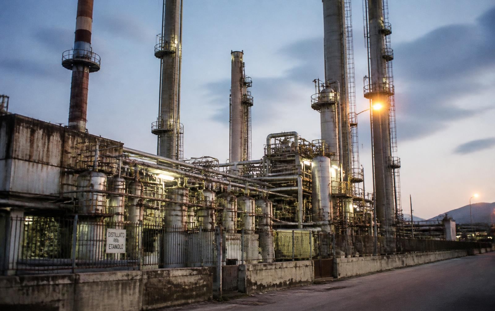 Impianto di distillazione dell'etanolo Antonelli nella Zona Industriale di Palermo